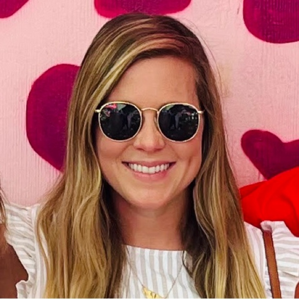 Meet your Posher, Lauren